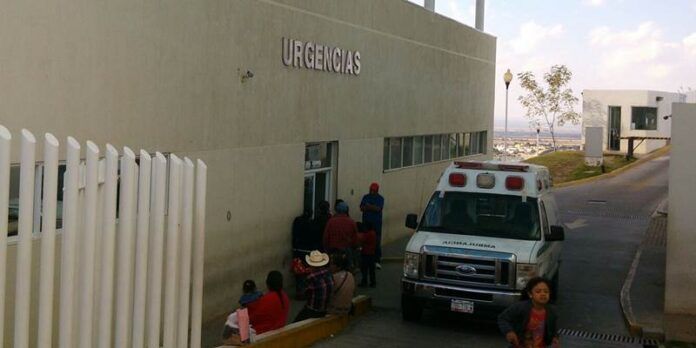 Ambulancia afuera de Hospital General Ambulancia afuera de Hospital General