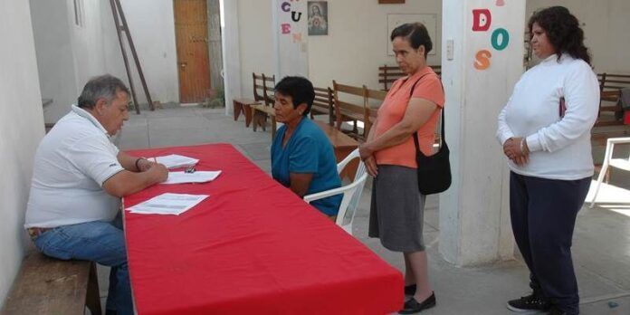 Atienden a pacientes Atienden a pacientes
