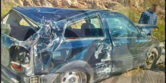 El auto estaba dañado completamente.