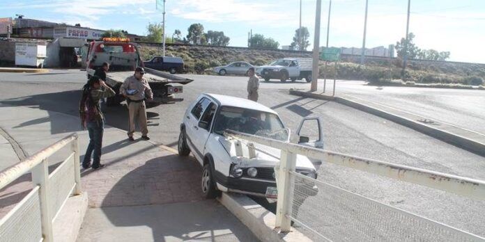 Tránsitos envían el auto al corralón. Tránsitos envían el auto al corralón.