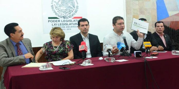 Diputados de oposición rechazan el préstamo. Diputados de oposición rechazan el préstamo.