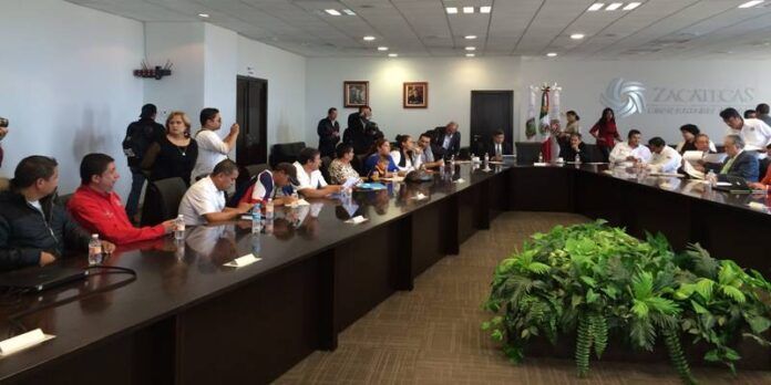 Taxistas se reunieron con autoridades de seguridad y de gobierno. Taxistas se reunieron con autoridades de seguridad y de gobierno.