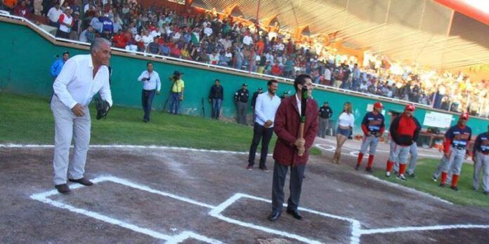 Carlos Peña da batazo inicial