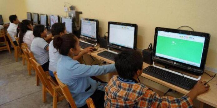Niños utilizan el software libre Niños utilizan el software libre