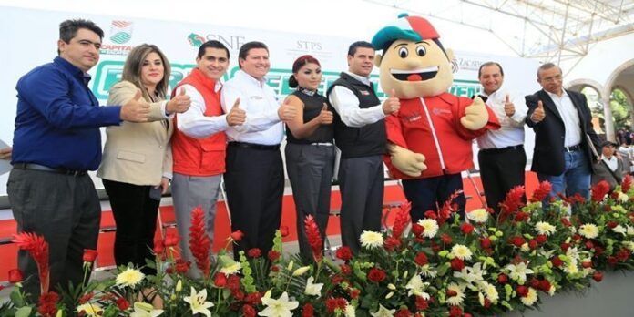 El gobernador inauguró el evento. El gobernador inauguró el evento.