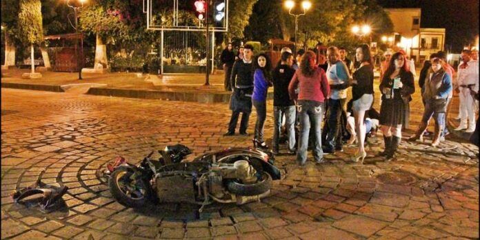 Familiares acudieron a auxiliar al herido Familiares acudieron a auxiliar al herido