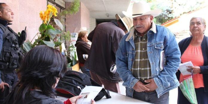90 abuelitos fueron beneficiados.