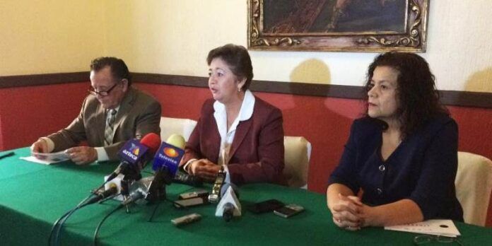 Angélica Náñez en conferencia de prensa Angélica Náñez en conferencia de prensa