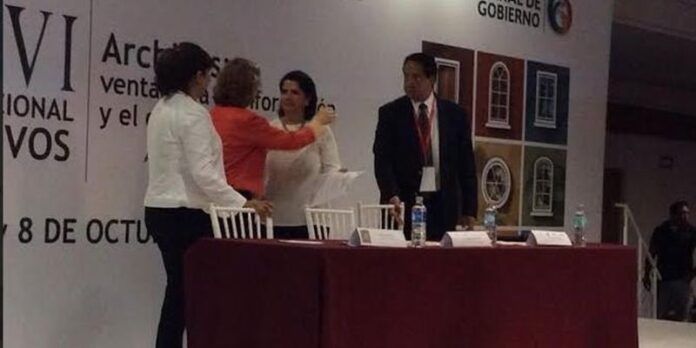María Auxilio Maldonado recibió el premio.