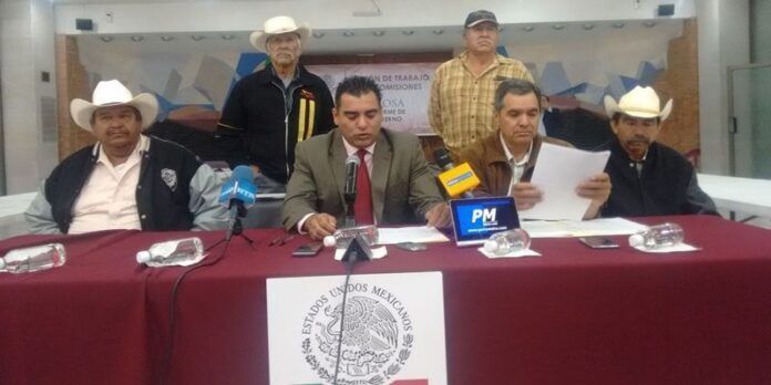 El diputado José Luis Figueroa atendió a los campesinos. El diputado José Luis Figueroa atendió a los campesinos.
