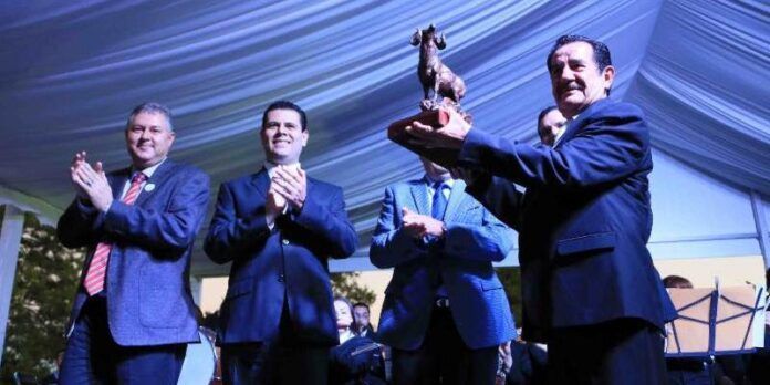 Gobernador entrega Borrego de Oro Gobernador entrega Borrego de Oro