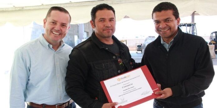Los participantes recibieron una constancia de asistencia. Los participantes recibieron una constancia de asistencia.