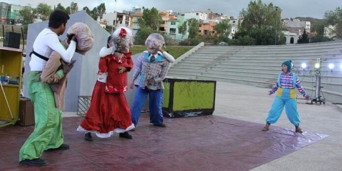 Presentan historia de un niño y su abuelo