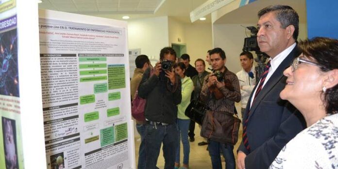 Autoridades recorren exposición. Autoridades recorren exposición.
