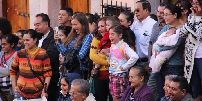 Asistentes disfrutaron de esta comedia