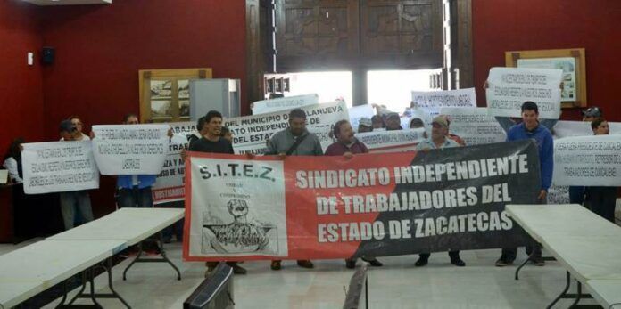 Trabajadores protestan en el Congreso Trabajadores protestan en el Congreso