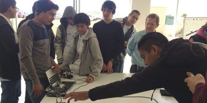 Estudiantes de ingeniería participan Estudiantes de ingeniería participan