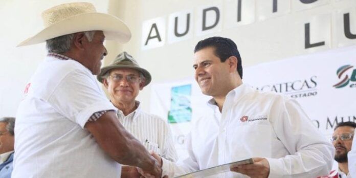 Alonso Reyes entregó los apoyos. Alonso Reyes entregó los apoyos.
