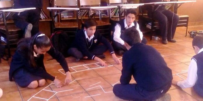 Realizan cubo de popotes en Colegio del Centro Realizan cubo de popotes en Colegio del Centro
