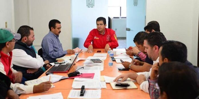 Alcalde se reúne con gabinete