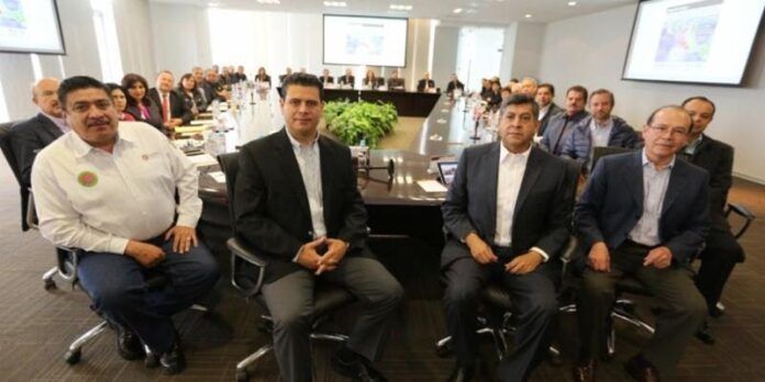 Miguel Alonso se reunió con su Gabinete.