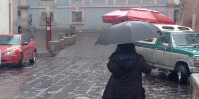 Evite salir a la calle. Evite salir a la calle.