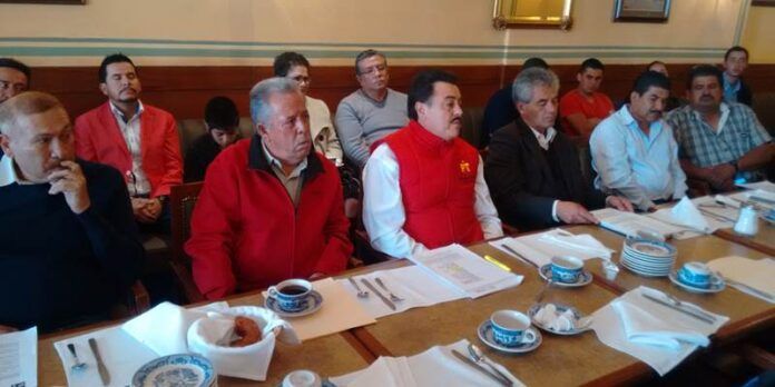 Inconformes con dirigencia en rueda de prensa Inconformes con dirigencia en rueda de prensa
