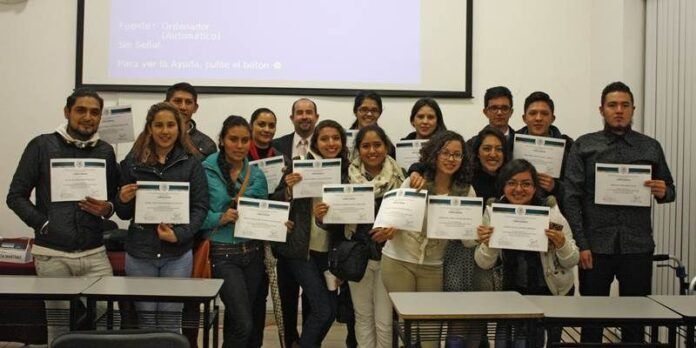 Participantes con sus constancias Participantes con sus constancias