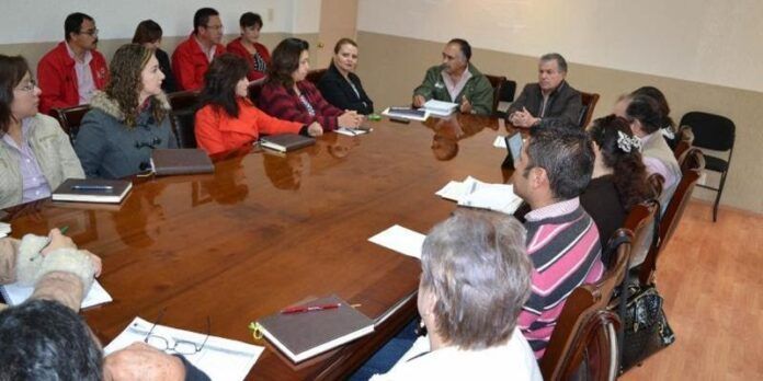 Se realizó una reunión con el director del IZEA. Se realizó una reunión con el director del IZEA.