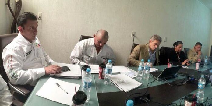 Alcalde se reúne con funcionarios
