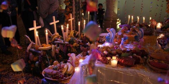 Ofrenda dedicada a niños fallecidos en Mazapil