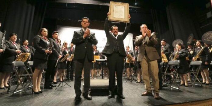 Director sontiene el nombramiento Director sontiene el nombramiento