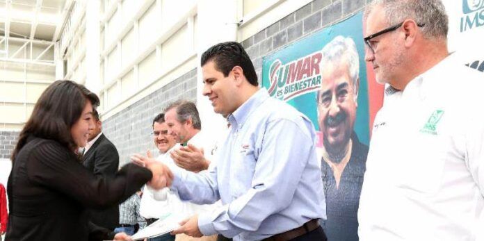 Miguel Alonso entrega documentos Miguel Alonso entrega documentos