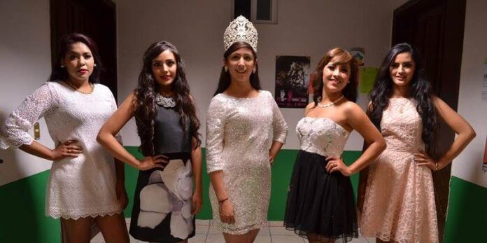 Candidatas con la reina actual Candidatas con la reina actual