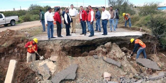 Las lluvias afectaron varios puentes y caminos. Las lluvias afectaron varios puentes y caminos.