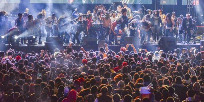 Llenaron de energía el escenario Llenaron de energía el escenario