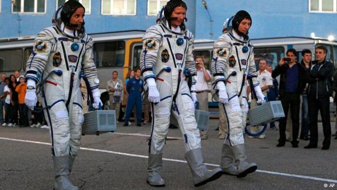 Astronautas que despegaron en la nave Astronautas que despegaron en la nave