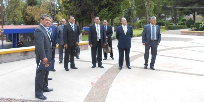 Autoridades universitarias y evaluadores