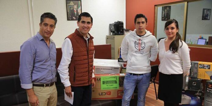 Carlos Peña premió a los ganadores Carlos Peña premió a los ganadores
