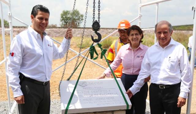 Colocan primera piedra Colocan primera piedra