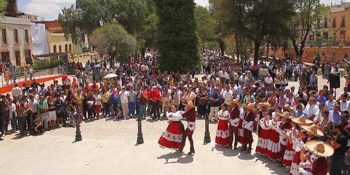 Bailable en la inauguración Bailable en la inauguración