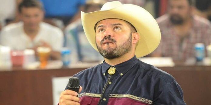Edsón Zúñiga ofreció una noche de buen humor Edsón Zúñiga ofreció una noche de buen humor