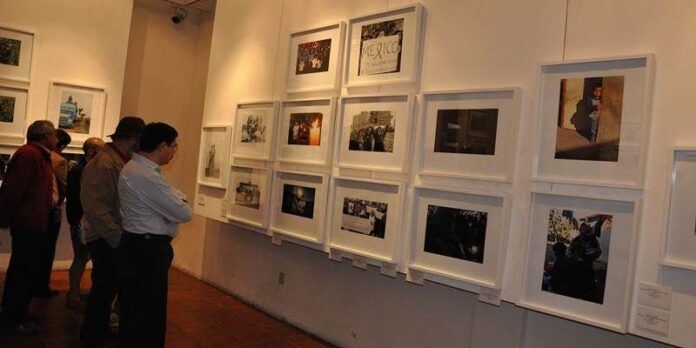 Fotografías de 16 autores. Fotografías de 16 autores.