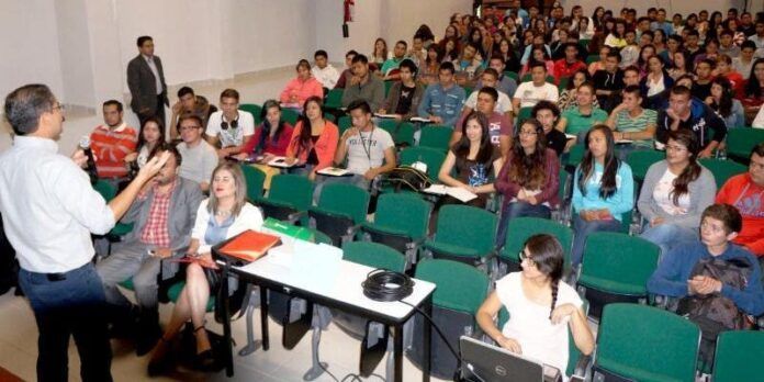 Conferencia en la Utzac Conferencia en la Utzac