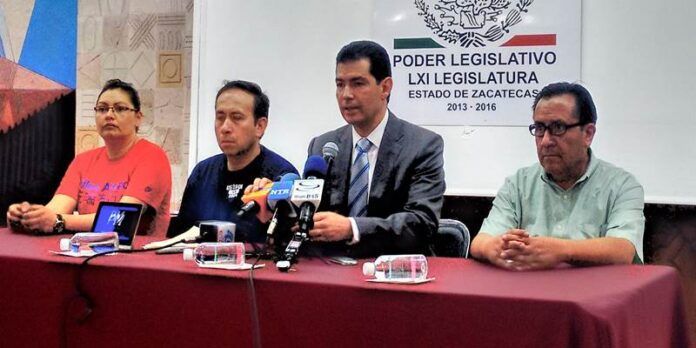 Locatarios piden intervención de legisladores. Locatarios piden intervención de legisladores.