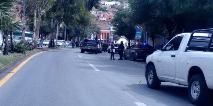 El asesinato ocurrió a plena luz del día. El asesinato ocurrió a plena luz del día.