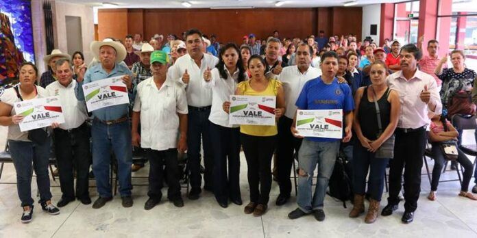 Decenas de familias son beneficiadas con este programa. Decenas de familias son beneficiadas con este programa.