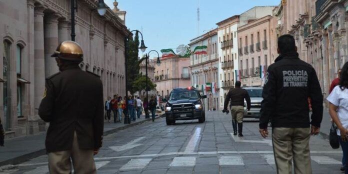 Agentes de Tránsito en avenida Hidalgo