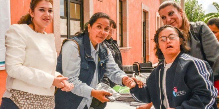 Entrega de apoyos Entrega de apoyos