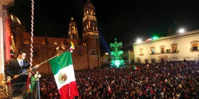 Miguel Alonso ondea la bandera nacional Miguel Alonso ondea la bandera nacional